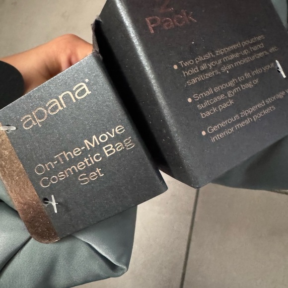 NWT Apana On-The-Move Cosmetic Bag Set (2 Pack). - Picture 6 of 7